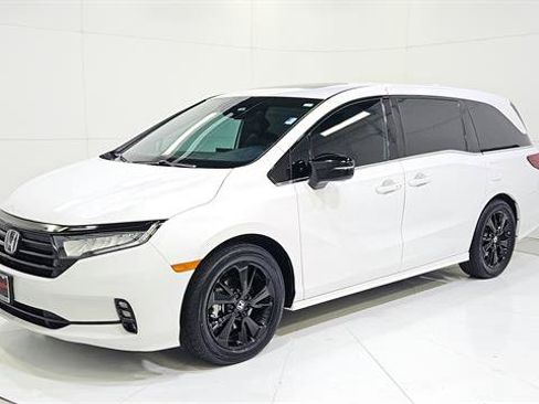 Used 2024 Honda Odyssey Sport image 3