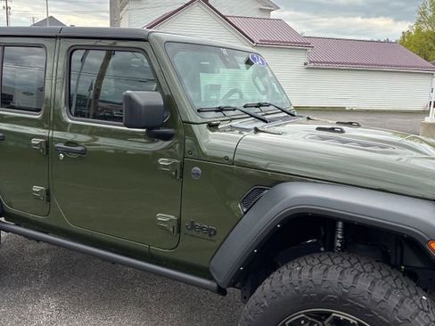 Used 2024 Jeep Wrangler Unlimited Sport AWD/4WD image 15