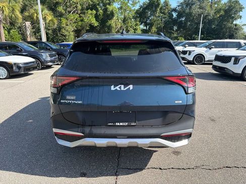Certified 2025 Kia Sportage EX w/ EX Premium Package AWD/4WD image 6