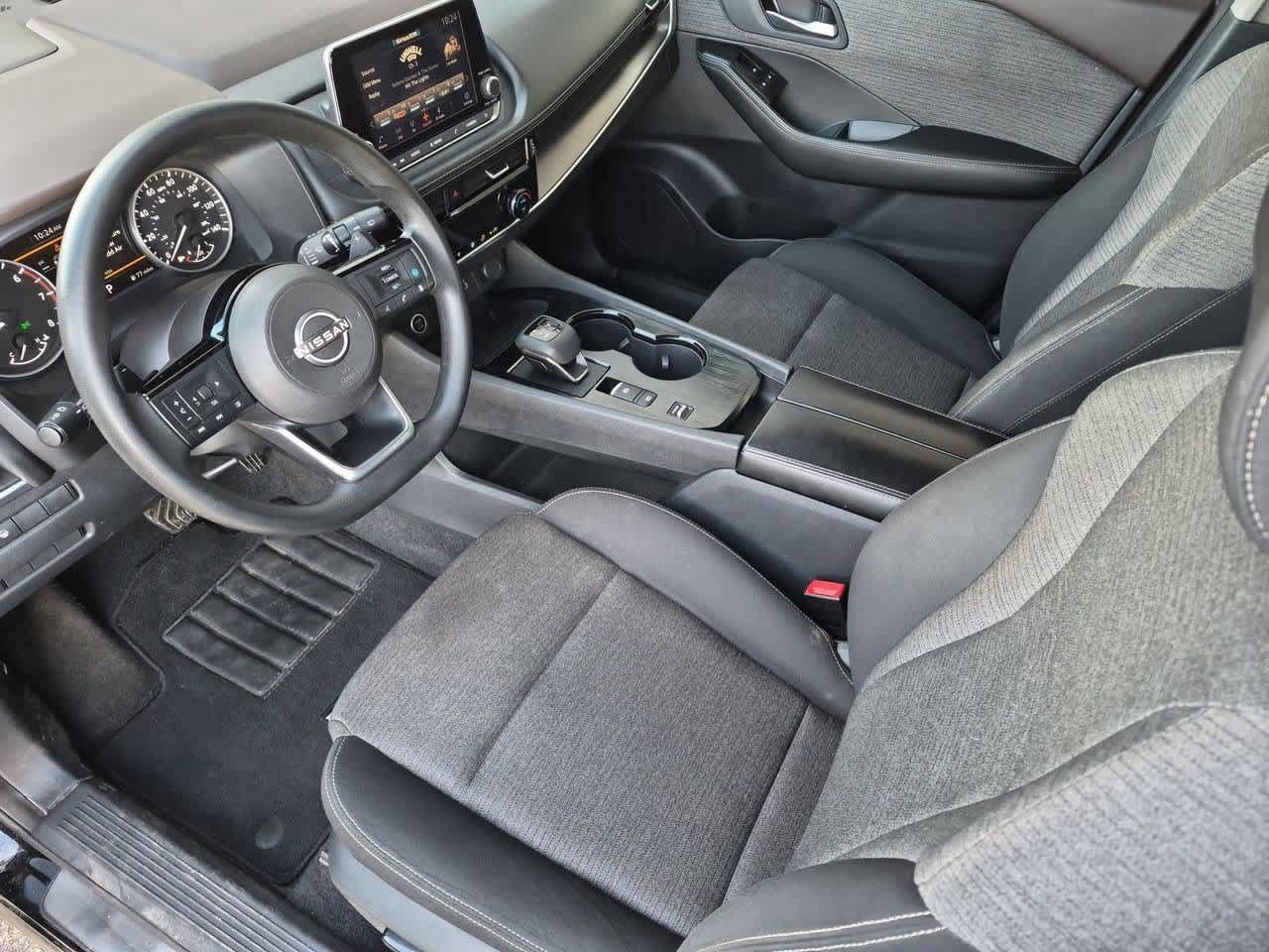Used 2022 Nissan Rogue SV FWD image 2