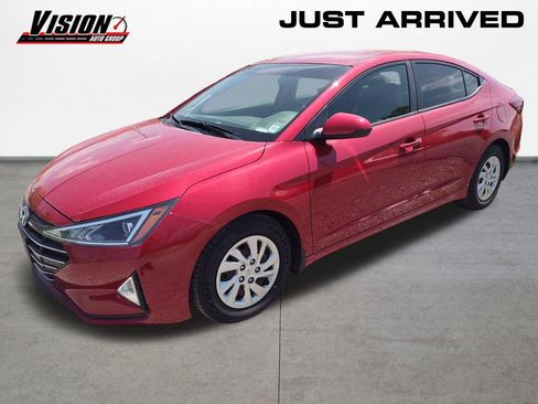 Used 2019 Hyundai Elantra SE w/ Winter Weather Package FWD image 1