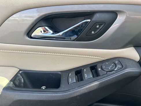 Used 2023 Chevrolet Traverse LS image 15