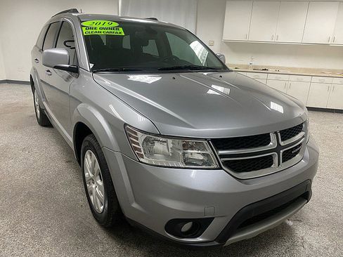 Used 2019 Dodge Journey SE image 4
