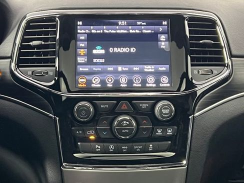 Used 2020 Jeep Grand Cherokee Limited w/ Luxury Group II image 32