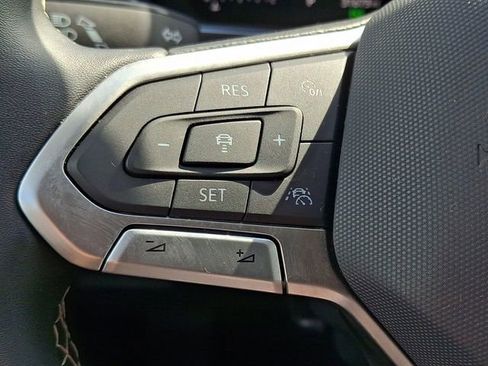 Used 2023 Volkswagen Tiguan SE image 21