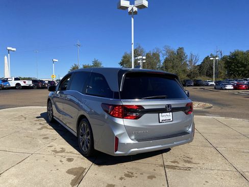 New 2026 Honda Odyssey Touring image 8
