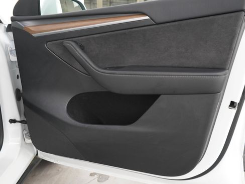 Used 2023 Tesla Model Y Long Range AWD/4WD image 9