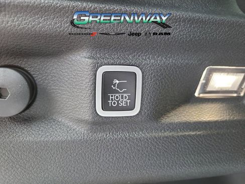Used 2024 Jeep Grand Cherokee L Limited RWD image 6