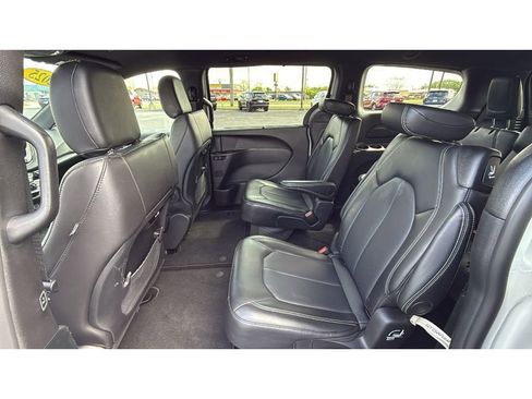 Used 2025 Chrysler Pacifica Select FWD image 34