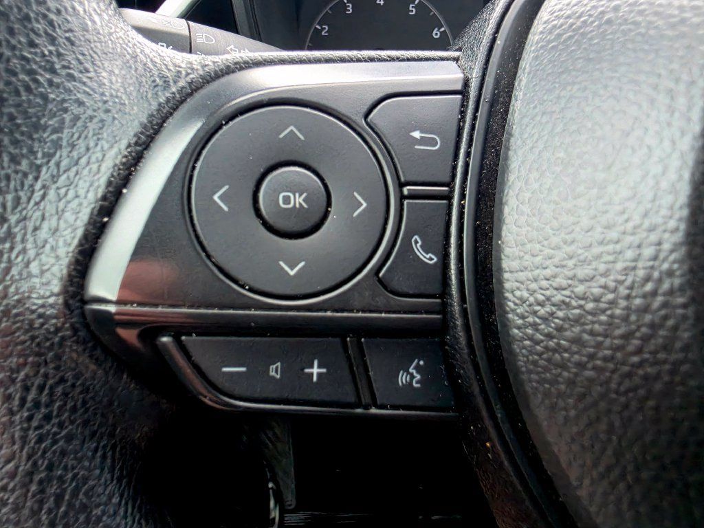 Used 2025 Toyota Corolla LE FWD image 16