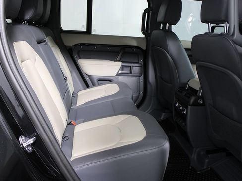 Used 2024 Land Rover Defender 110 X-Dynamic SE AWD/4WD image 37
