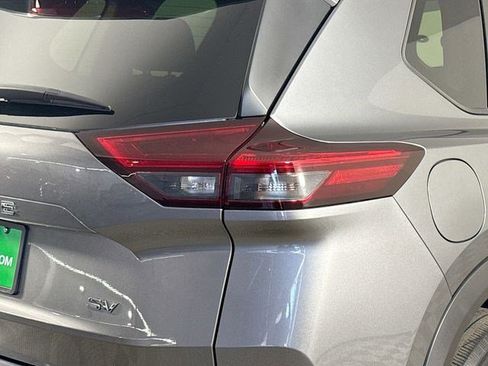 Used 2023 Nissan Rogue SV FWD image 34