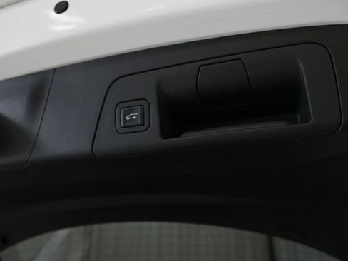 Used 2022 Buick Envision Avenir w/ Technology Package II FWD image 37