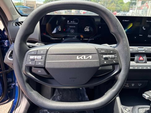Used 2025 Kia K4 FWD image 28