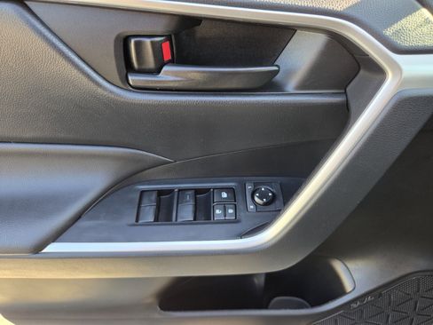 Used 2022 Toyota RAV4 LE image 25