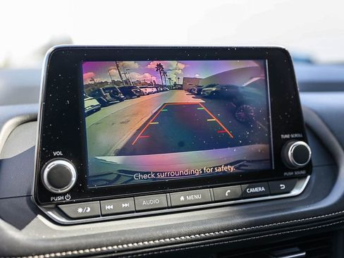 Used 2024 Nissan Rogue SV FWD image 18