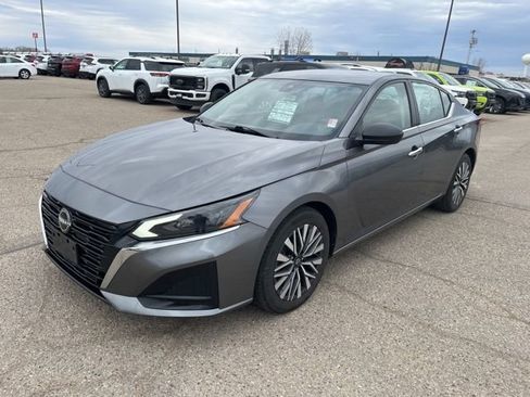 Used 2024 Nissan Altima 2.5 SV image 1