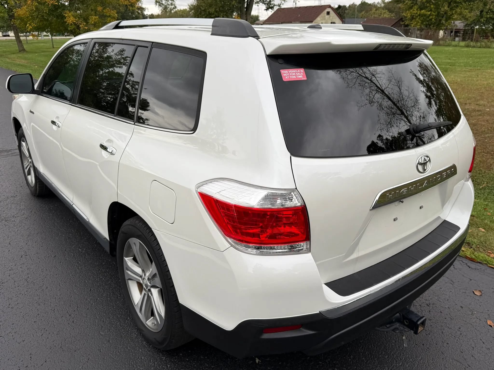 Used 2011 Toyota Highlander Limited w/ Tow Pkg FWD image 14