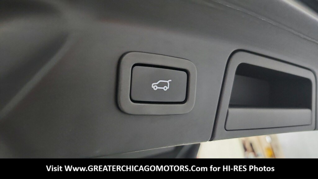 Used 2019 Land Rover Range Rover Velar S AWD/4WD image 34