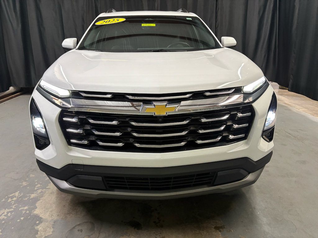 Used 2025 Chevrolet Equinox LT w/ Convenience Package II FWD image 2