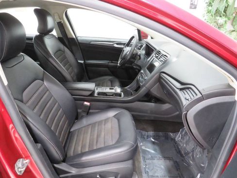 Used 2018 Ford Fusion SE w/ Equipment Group 201A FWD image 10