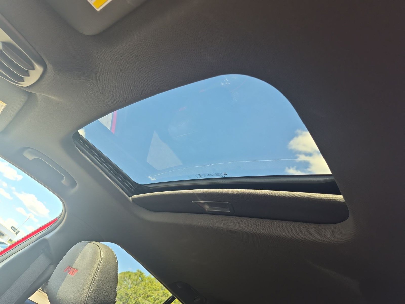 Used 2026 Chevrolet Trax RS w/ Sunroof Package FWD image 18