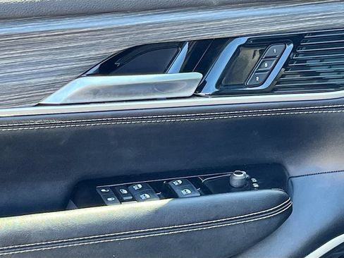 Used 2024 Jeep Wagoneer Series II w/ Premium Group I AWD/4WD image 18