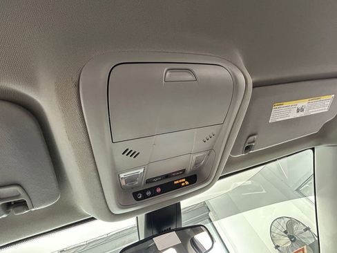 Used 2022 GMC Acadia SLE w/ Driver Convenience Package image 28