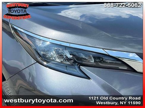 Used 2025 Toyota Sienna LE FWD image 12