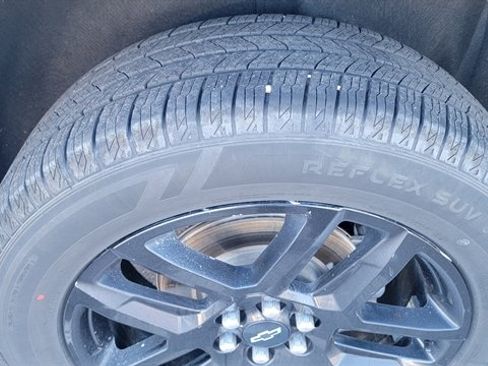 Used 2021 Chevrolet Traverse LT w/ LPO, Blackout Package image 14