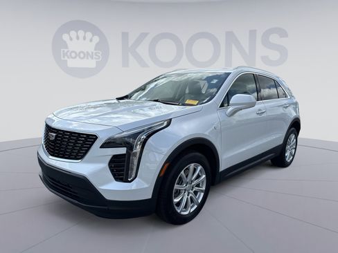 Used 2023 Cadillac XT4 Luxury w/ Cold Weather Package FWD image 1