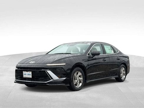 New 2026 Hyundai Sonata SE FWD image 2