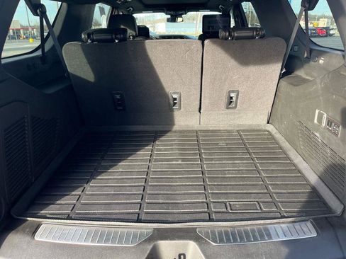 Used 2023 GMC Yukon XL Denali image 24