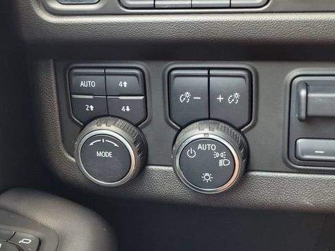 Used 2022 Chevrolet Suburban RST w/ Sport Performance Package AWD/4WD image 20