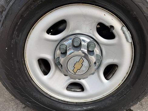 Used 2018 Chevrolet Express 2500 w/ Driver Convenience Package image 9