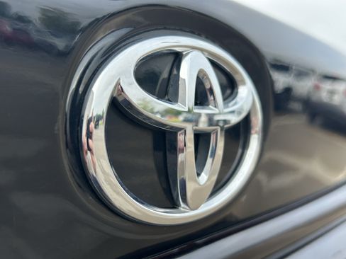 Used 2024 Toyota Corolla LE FWD image 7