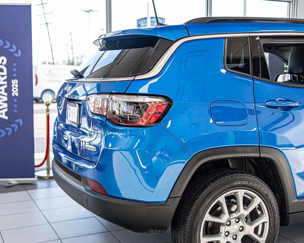 Used 2022 Jeep Compass Latitude AWD/4WD image 16