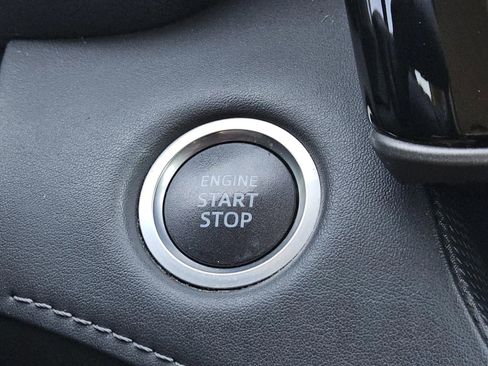 Used 2020 Toyota Highlander LE image 19