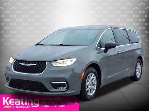 Used 2023 Chrysler Pacifica Touring-L image 8