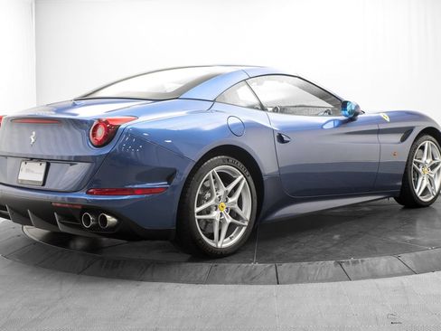 Used 2016 Ferrari California T RWD image 11