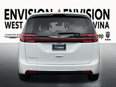 New 2026 Chrysler Pacifica Select image 9