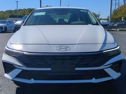 Used 2025 Hyundai Elantra SE image 8