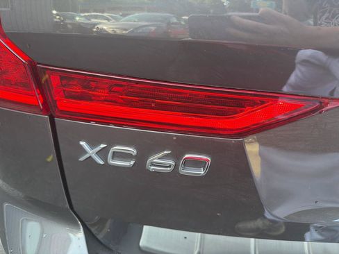 Used 2022 Volvo XC60 B5 Inscription w/ Advanced Package AWD/4WD image 10