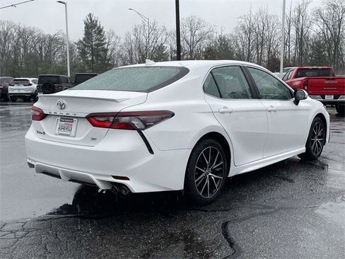 Used 2023 Toyota Camry SE image 5