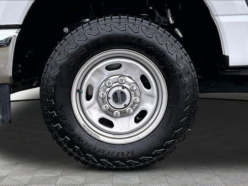 Certified 2023 Ford F250 XL w/ XL Chrome Package AWD/4WD image 9
