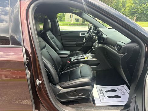 Used 2020 Ford Explorer XLT w/ Equipment Group 202A AWD/4WD image 26