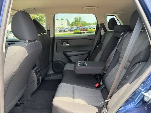Used 2025 Nissan Rogue SV FWD image 40