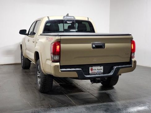 Used 2018 Toyota Tacoma TRD Sport w/ Technology Package image 25