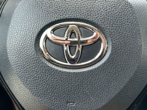 Used 2021 Toyota RAV4 LE FWD image 32