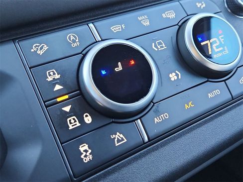 Used 2025 Land Rover Defender 110 S image 28